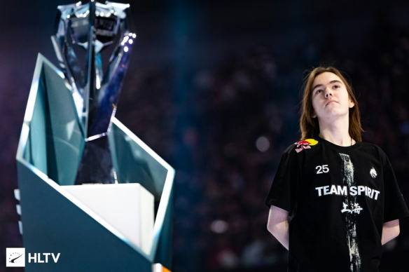 媒体人看Doinb与XLB骂战：Doinb爆发的点是XLB说搞本子随便打两把