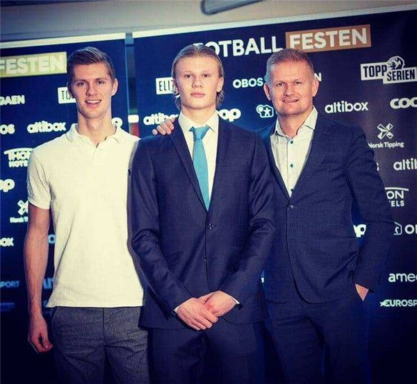 完整的神队伍？OBGG已将 GALA 归类到 Invictus Gaming ，与 TheShy 、 JIEJIE 和 rookie 并列。